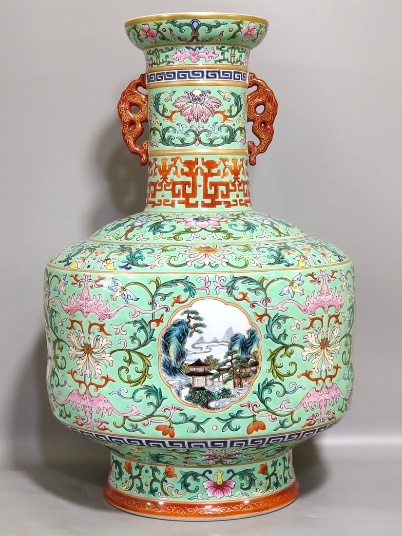 Qing Dynasty Qianlong Greenland Fushou continuous window landscape amphora (1 of 8)