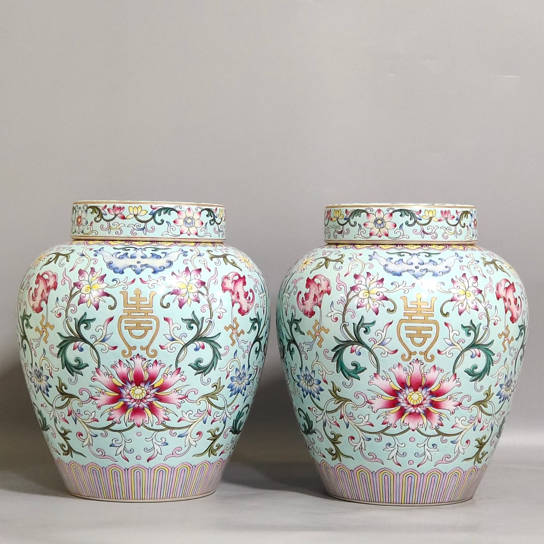 Chinese famille rose porcelain jar pair Qing dynasty Qianlong Mark & Period (1 of 9)
