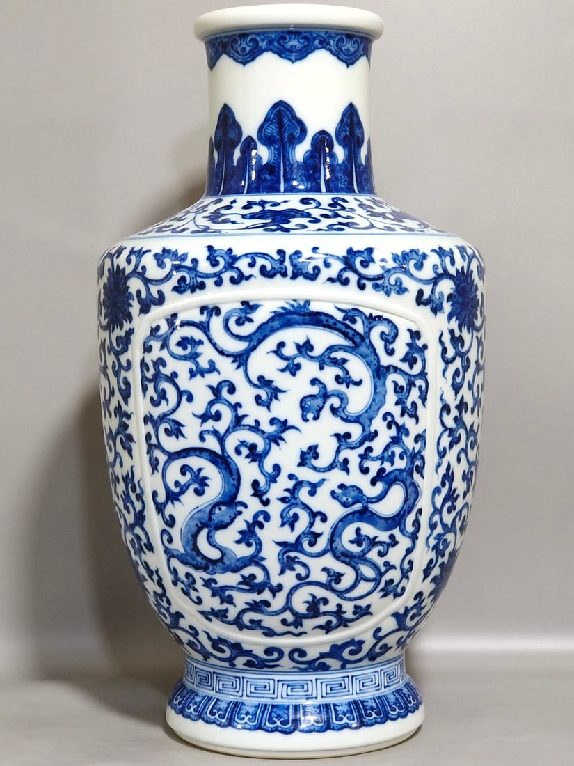 Chinese blue and white porcelain vase Qing dynasty Qianlong Period (1 of 9)