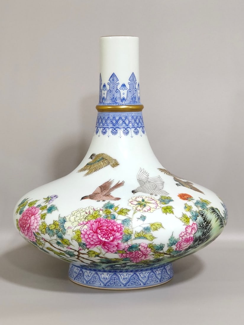 Chinese famille rose porcelain vase Qing dynasty Qianlong Mark & Period (1 of 9)
