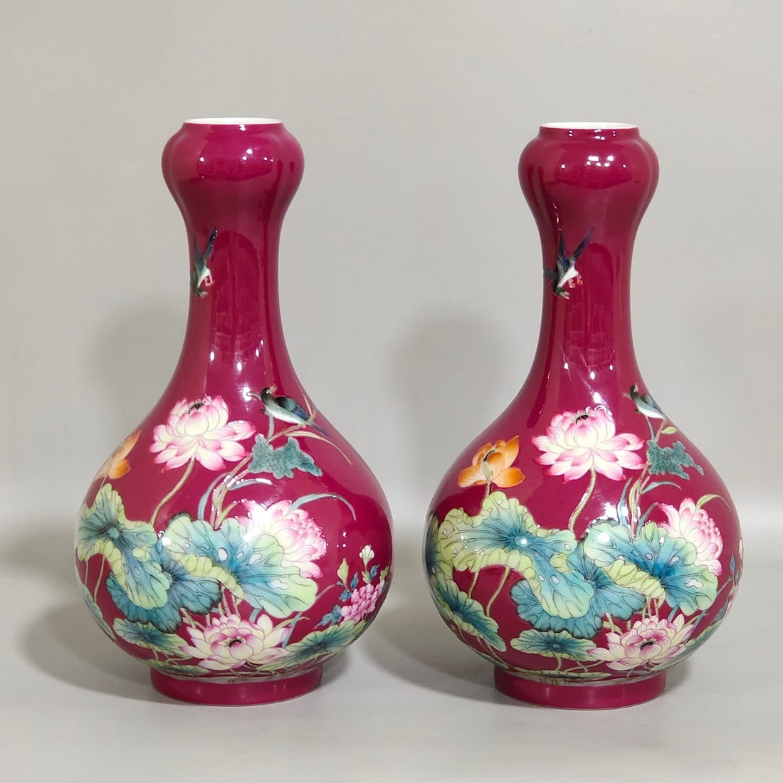 Chinese famille rose porcelain vase pair Qing dynasty Qianlong Mark & Period (1 of 9)