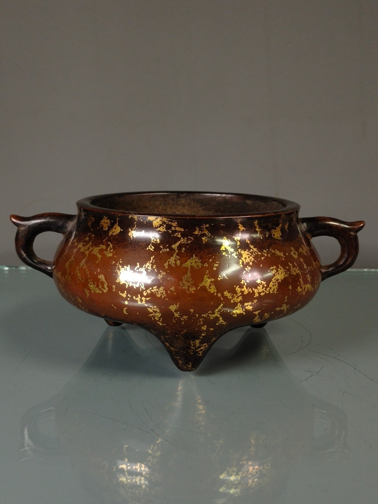 Chinese gilt bronze incense burner Ming dynasty Xuande Mark & Period: Size: Width 22.5 cm - Height 9.5 cm Materials: Gilt Bronze Time Period: Ming dynasty Manufactured Date: Xuande Mark & Period Object: Chinese Antique ⛨ Purchase With Confidence ✔ Ver