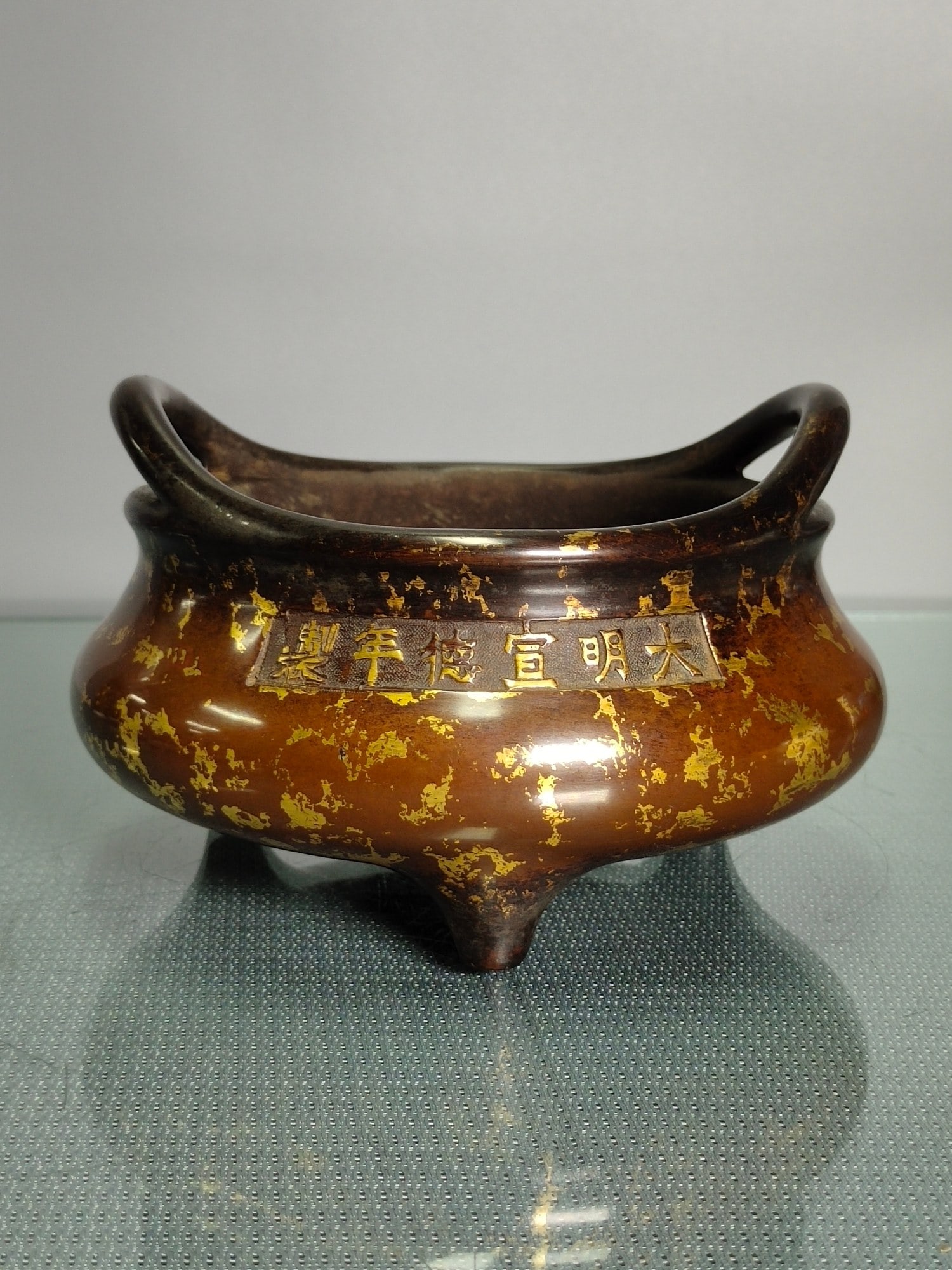 Chinese gilt bronze incense burner Ming dynasty Xuande Mark & Period: Size: Width 18 cm - Height 10.5 cm Materials: Gilt Bronze Time Period: Ming dynasty Manufactured Date: Xuande Mark & Period Object: Chinese Antique ⛨ Purchase With Confidence ✔ Veri