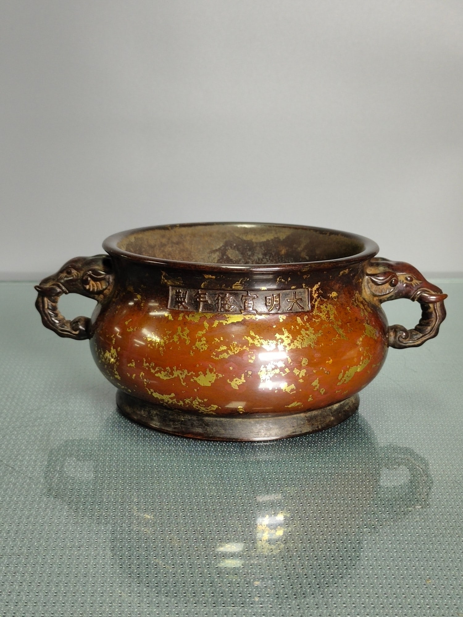 Chinese gilt bronze incense burner Ming dynasty Xuande Mark & Period: Size: Width 22 cm - Height 8.5 cm Materials: Gilt Bronze Time Period: Ming dynasty Manufactured Date: Xuande Mark & Period Object: Chinese Antique ⛨ Purchase With Confidence ✔ Verif
