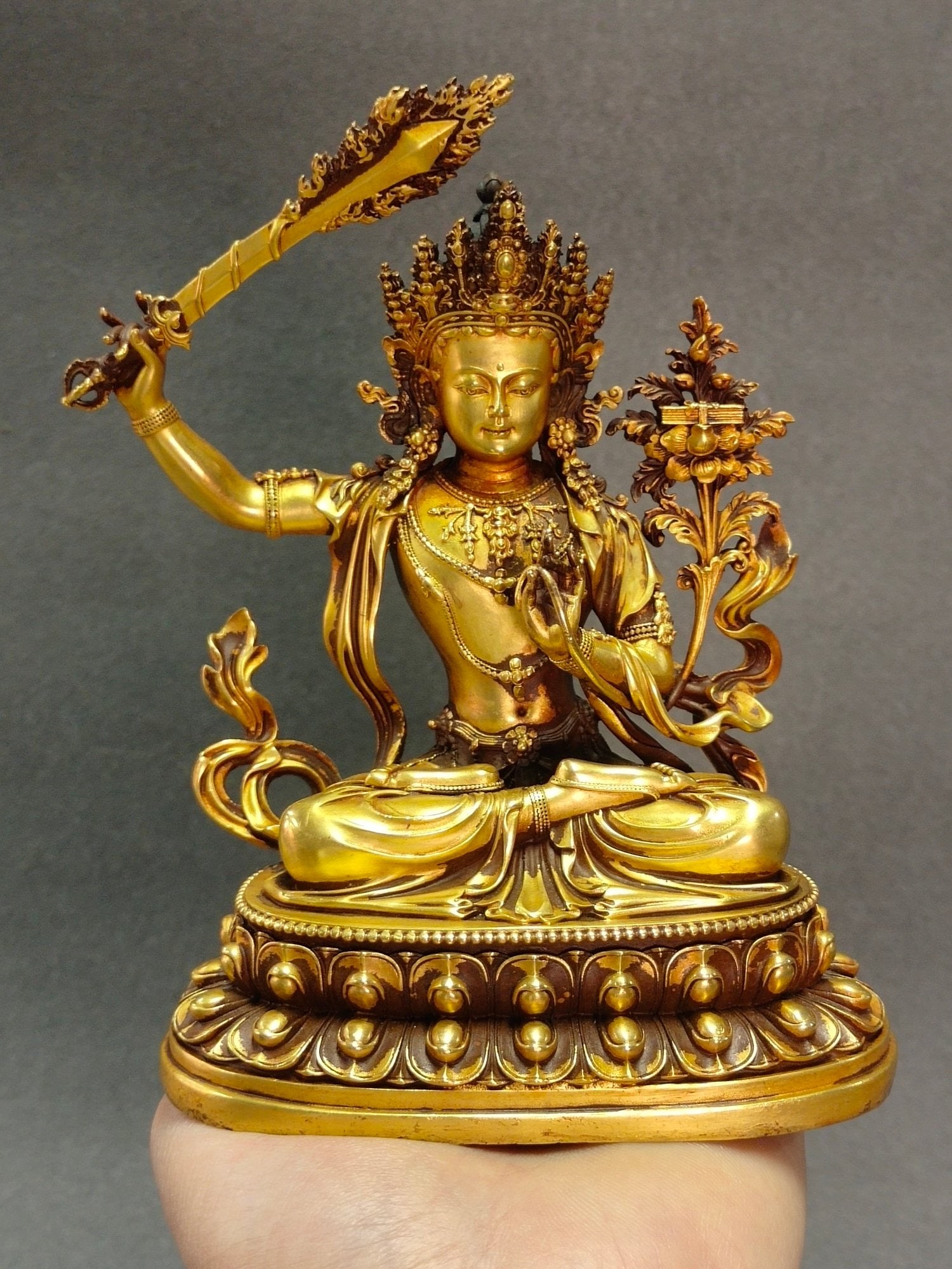 Chinese gilt bronze buddha figure Qing dynasty (1 of 9)