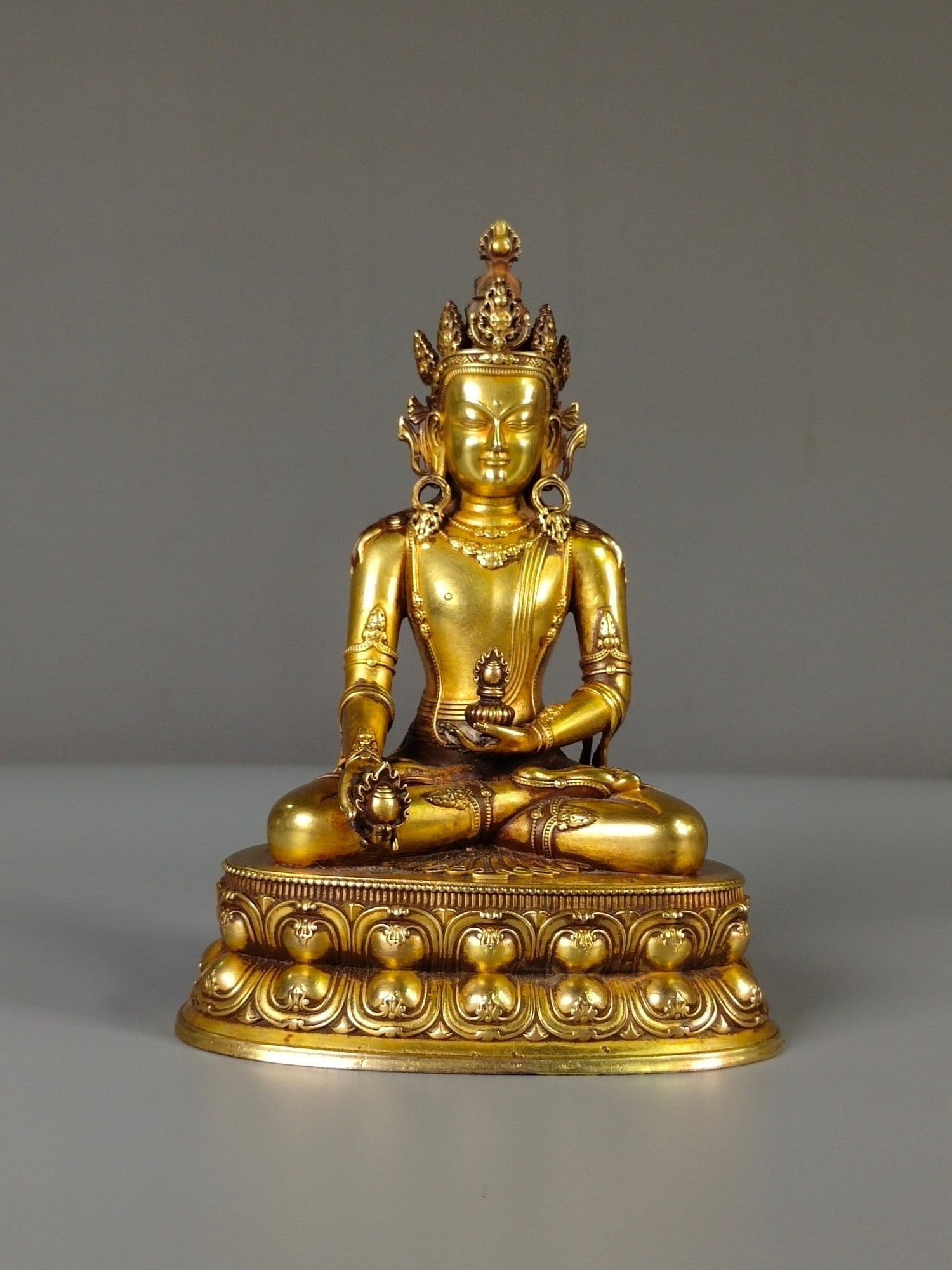 Chinese gilt bronze buddha figure Qing dynasty (1 of 9)