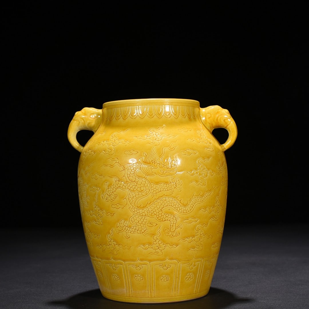 Ming Dynasty Hongzhi Jiao yellow glaze dragon porcelain amphora (1 of 8)