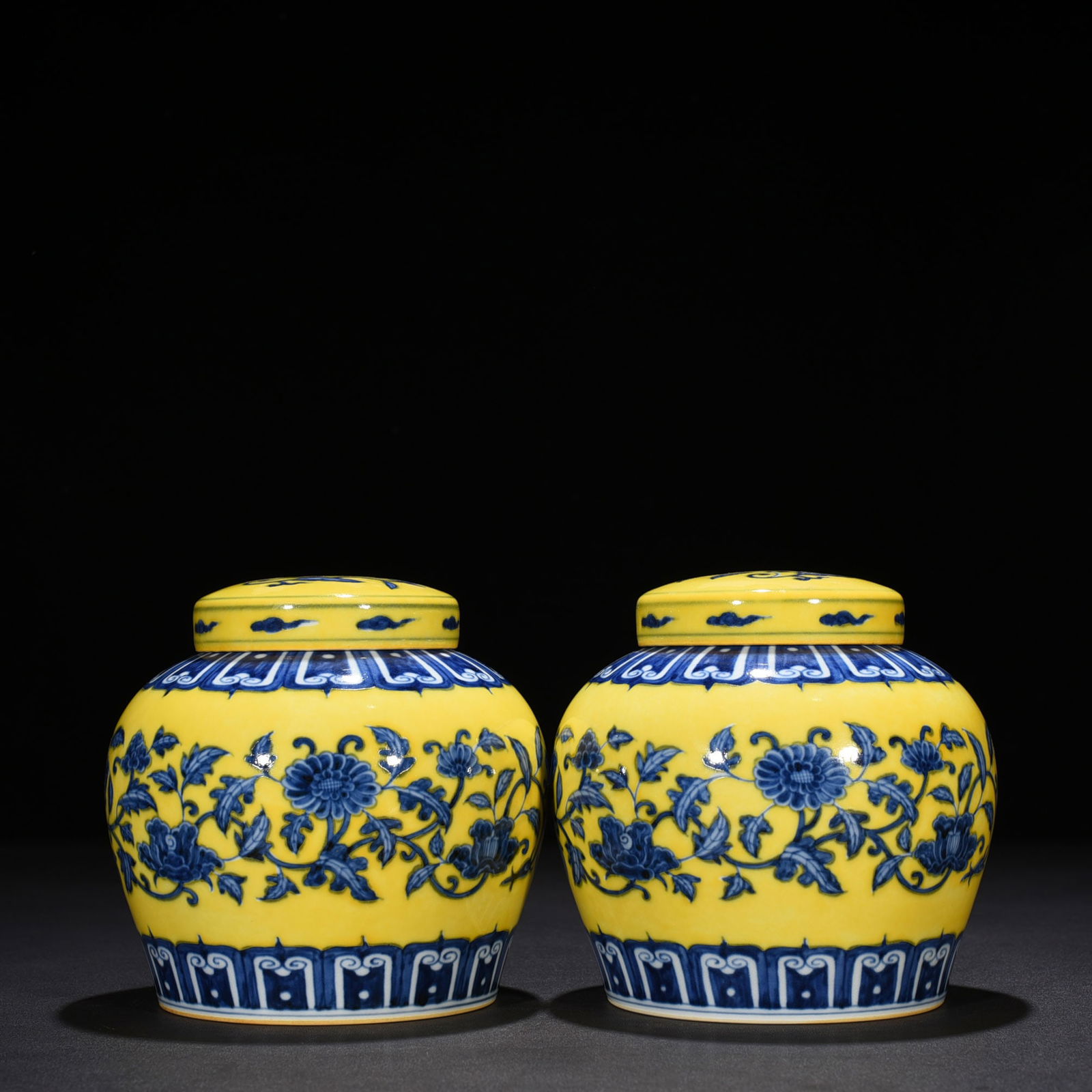 Chinese blue and yellow porcelain jar pair Ming dynasty Chenghua Mark & Period: Size: Height 13.5 cm - Width 14 cm Materials: Porcelain Time Period: Ming dynasty Manufactured Date: Chenghua Mark & Period Object: Chinese Antique ⛨ Purchase With Confidence ✔ Veri