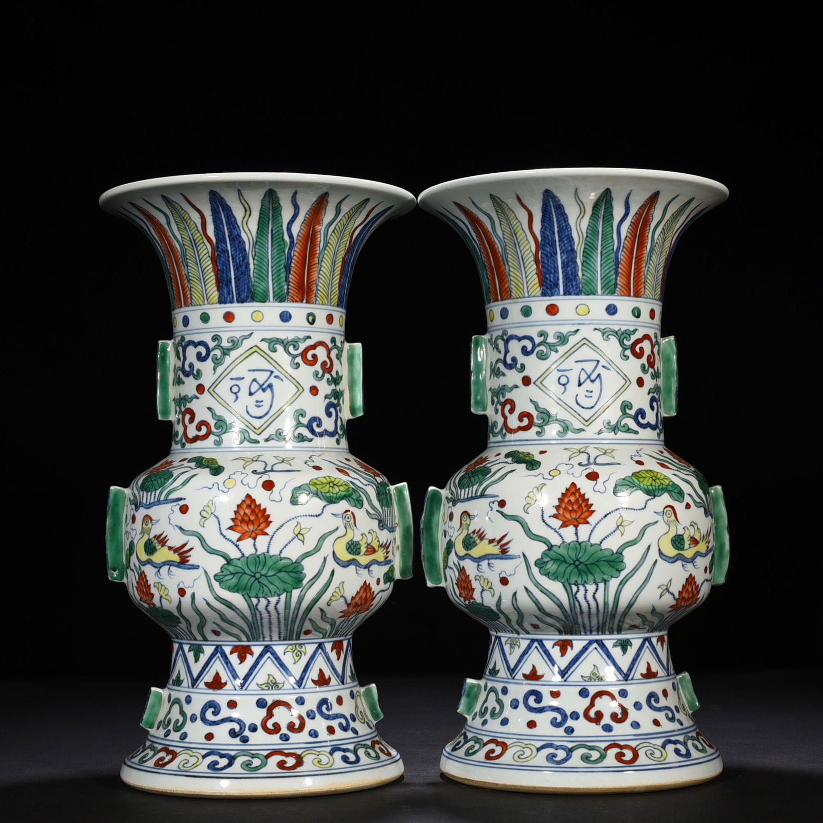 Ming Dynasty Zhengde blue and white lotus pond mandarin duck with Arabic pattern and halberd vase: Size: Height 37 cm - Width 20 cm Materials: Porcelain Time Period: Ming dynasty Manufactured Date: Zhengde Mark & Period Object: Chinese Antique ⛨ Purchase With Confidence ✔ Verifie