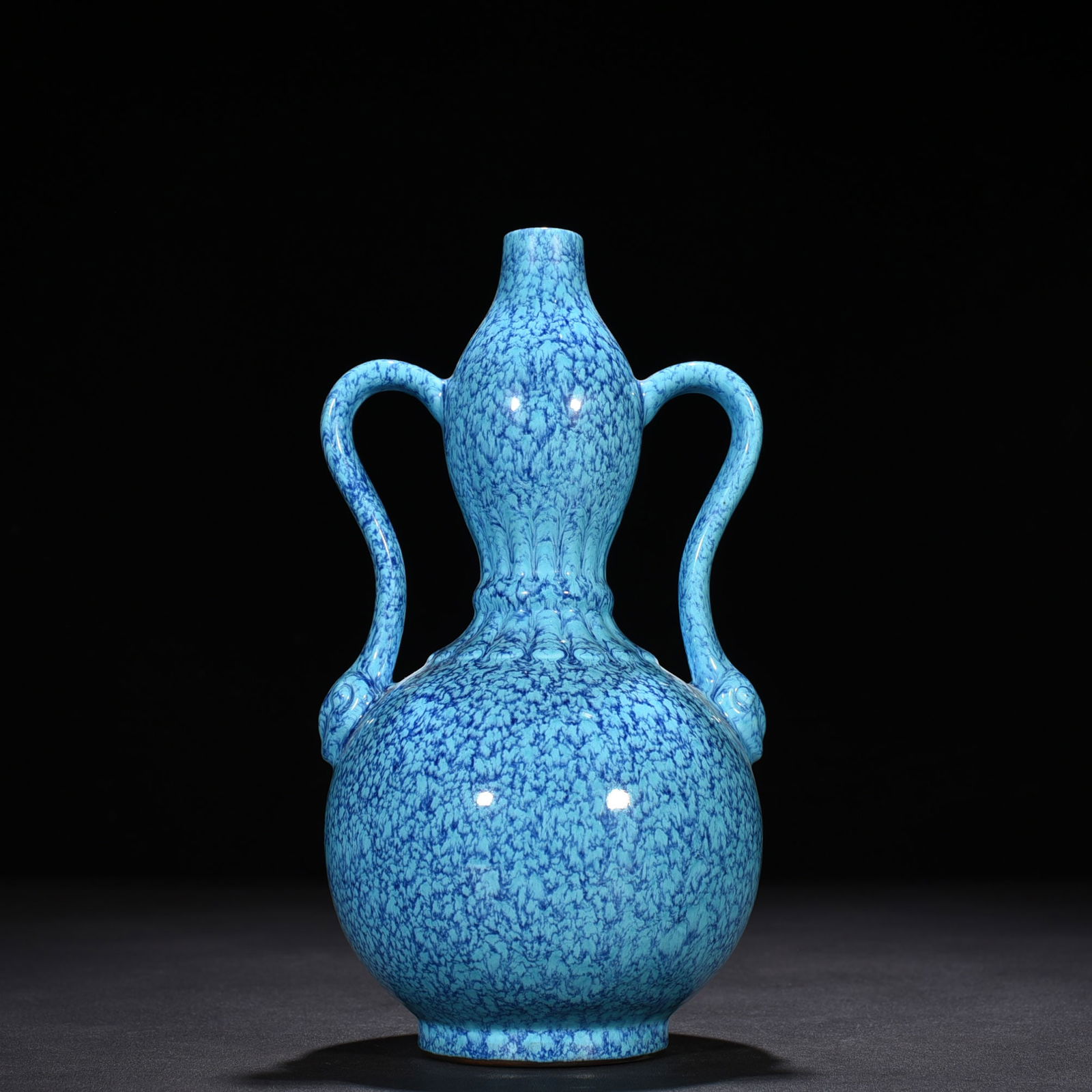 Qing Dynasty Qianlong furnace Jun glazed Ruyi ear gourd vase (1 of 9)