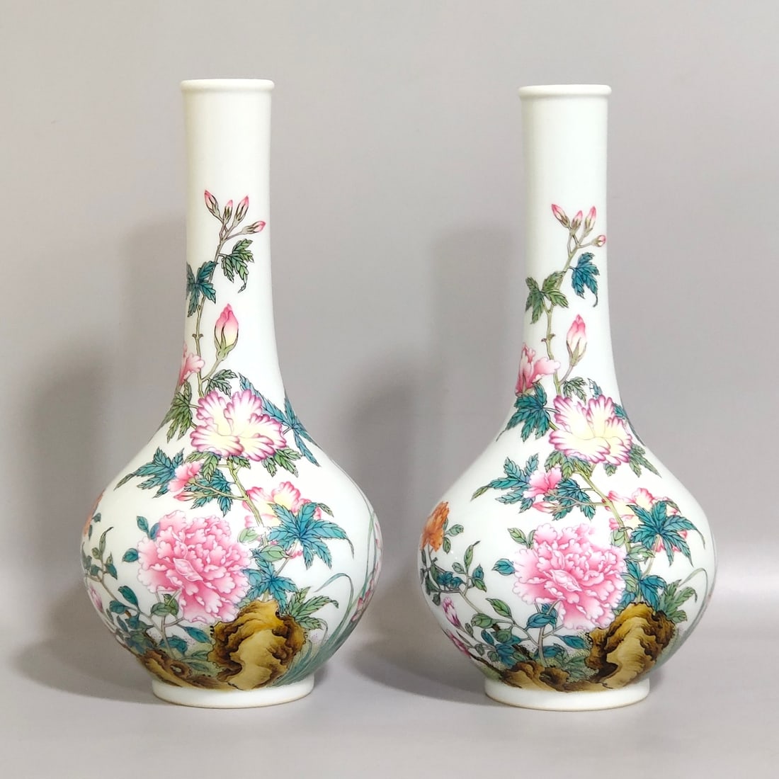 Chinese famille rose porcelain vase pair Qing dynasty Qianlong Mark & Period (1 of 9)