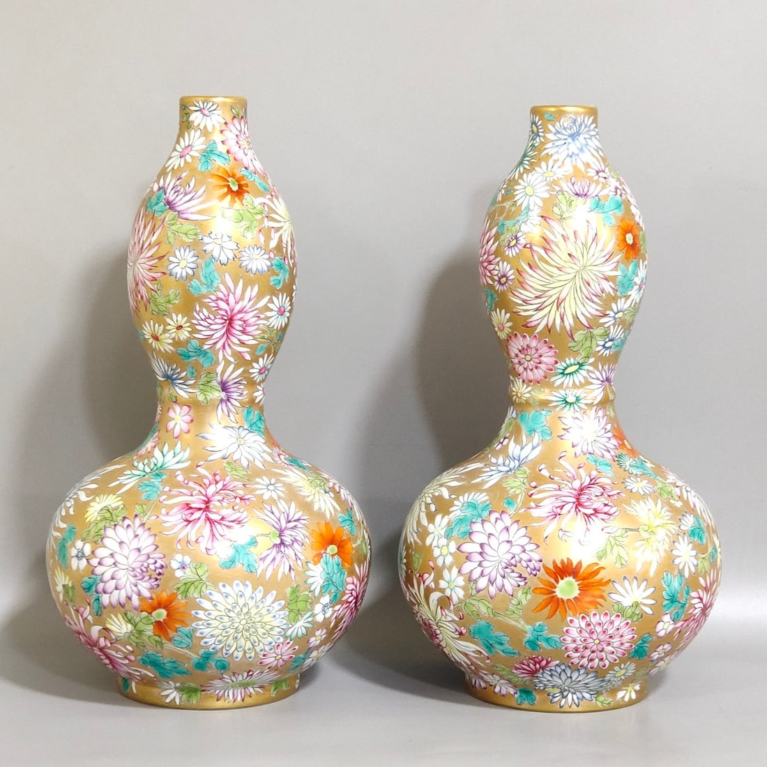 Chinese famille rose porcelain vase pair Qing dynasty Qianlong Mark & Period (1 of 9)