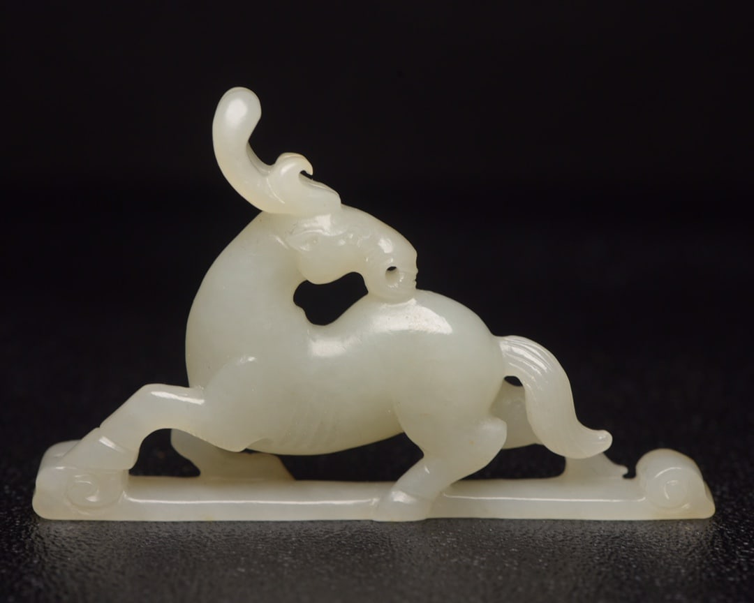 Chinese natural jade carved ornaments Qing dynasty: Size: Height 5.3 cm - Width 8.6 cm Materials: Natural Jade Time Period: Qing dynasty Manufactured Date: Qianlong Period Object: Chinese Antique ⛨ Purchase With Confidence ✔ Verified