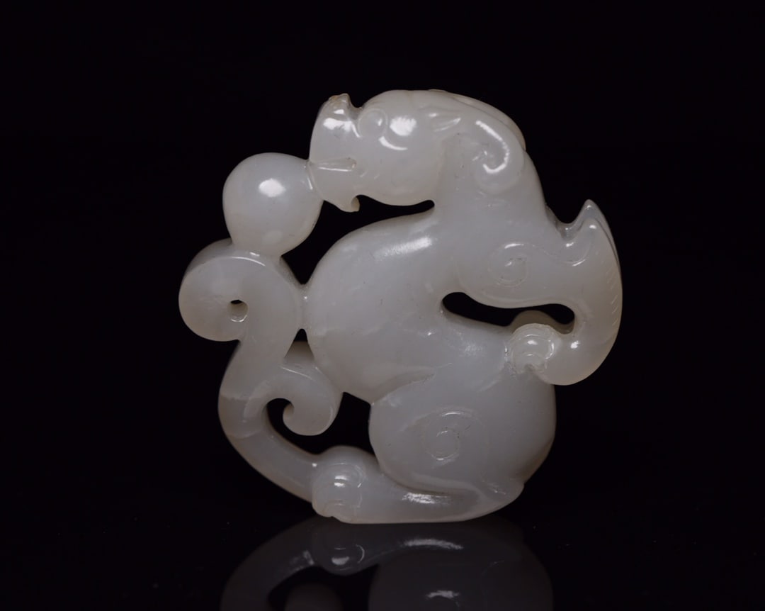 Chinese natural jade carved ornaments Qing dynasty (1 of 9)