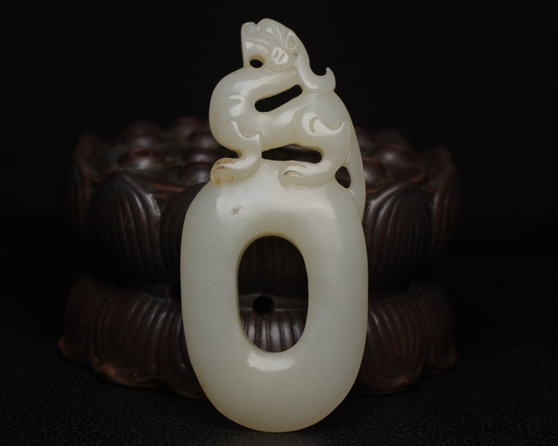 Chinese natural jade carved ornaments Qing dynasty: Size: Height 7.8 cm - Width 3.6 cm Materials: Natural Jade Time Period: Qing dynasty Manufactured Date: Qianlong Period Object: Chinese Antique ⛨ Purchase With Confidence ✔ Verified