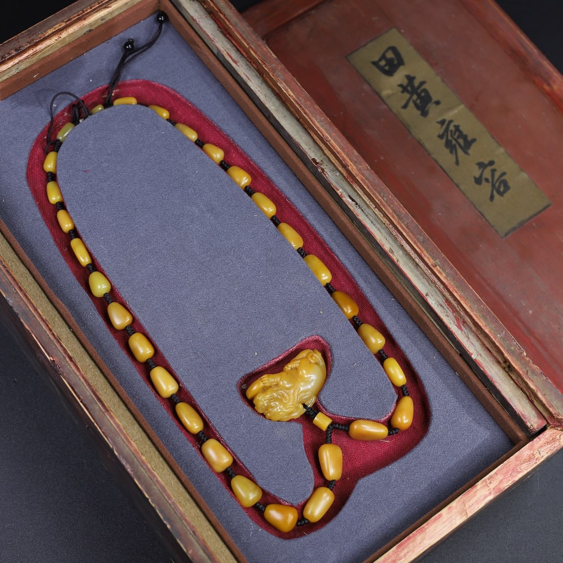 Chinese natural shoushan stone carved necklace Qing dynasty (1 of 9)