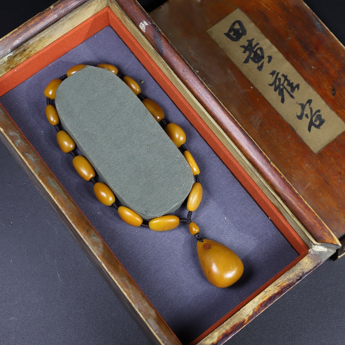 Chinese natural shoushan stone carved necklace Qing dynasty (1 of 10)