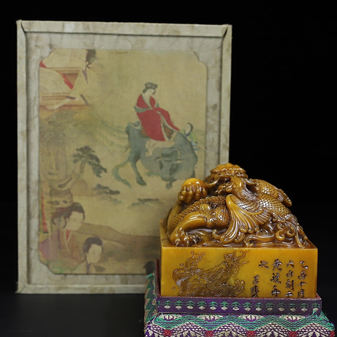 Chinese natural shoushan stone carved seal Qing dynasty: Size: Height 8.3 cm - Width 9.8 cm Materials: Natural Shoushan stone Time Period: Qing dynasty Manufactured Date: Qianlong Period Object: Chinese Antique ⛨ Purchase With Confidence ✔