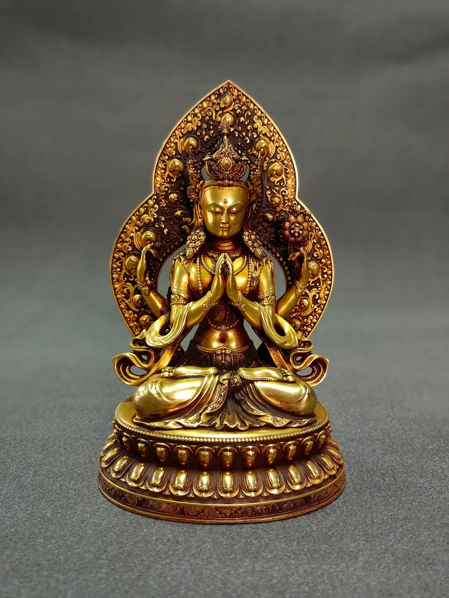 Chinese gilt bronze buddha figure Qing dynasty (1 of 9)
