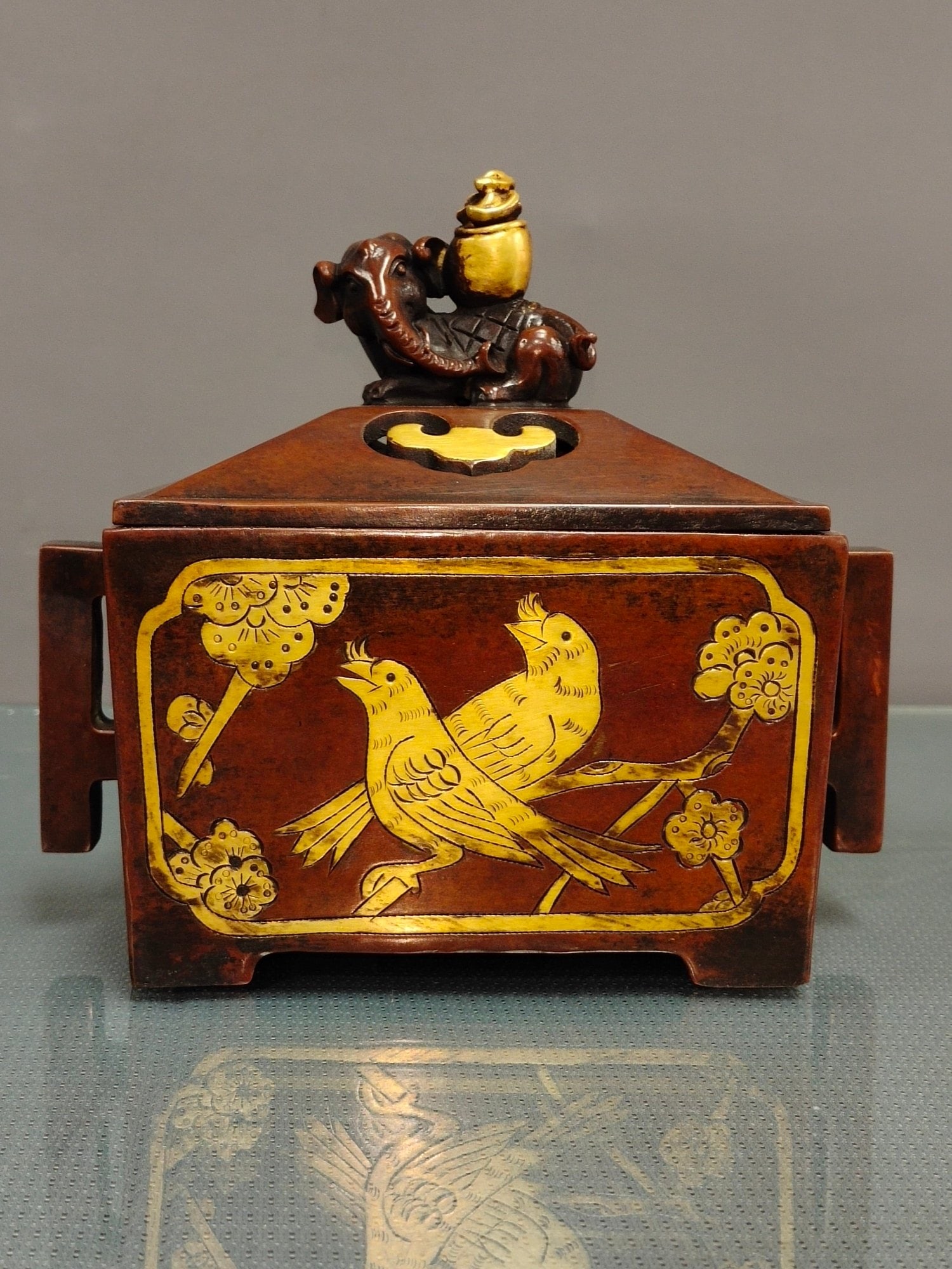 Chinese gilt bronze incense burner Ming dynasty Xuande Mark & Period (1 of 9)