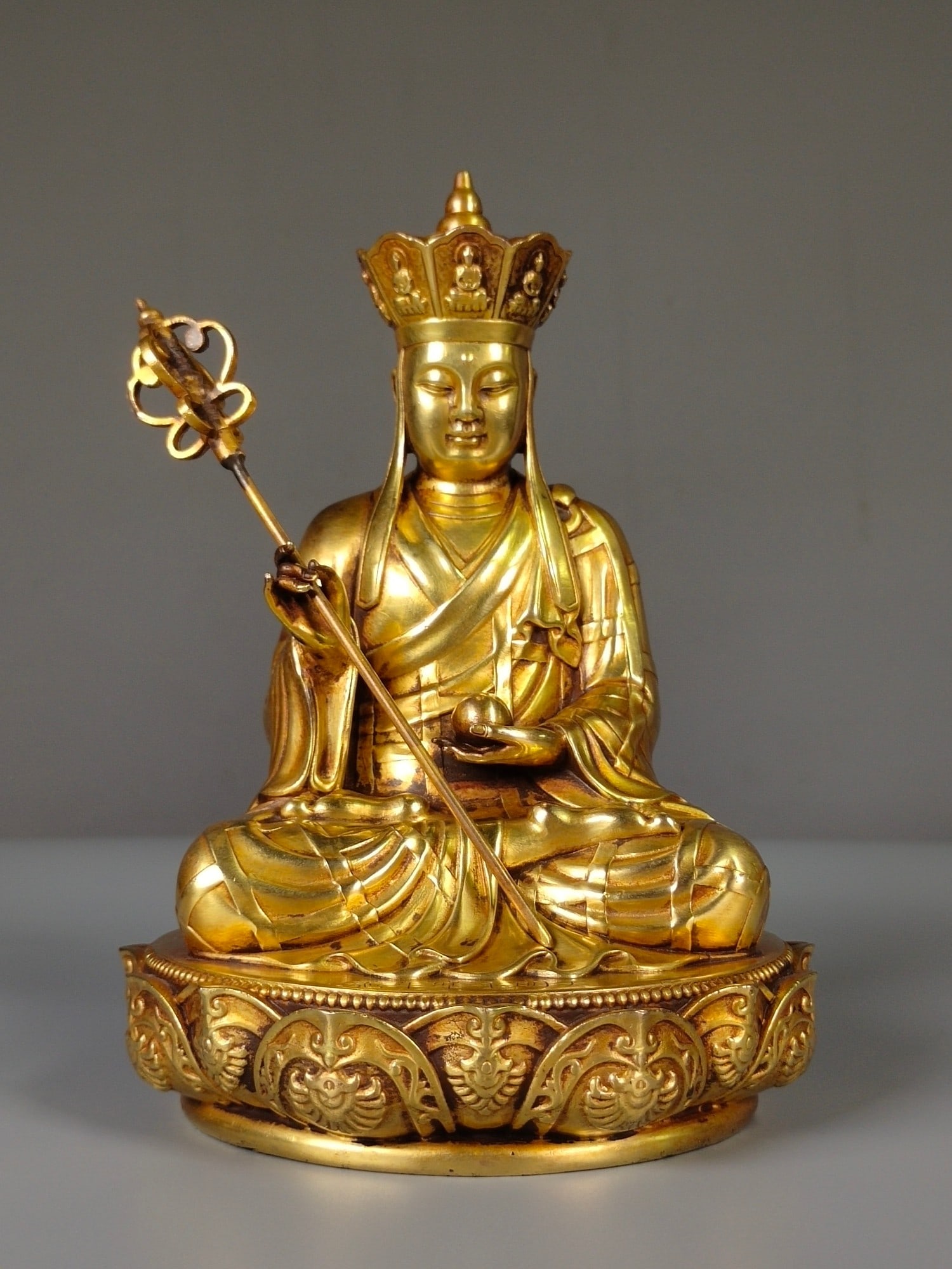 Chinese gilt bronze buddha figure Qing dynasty (1 of 9)