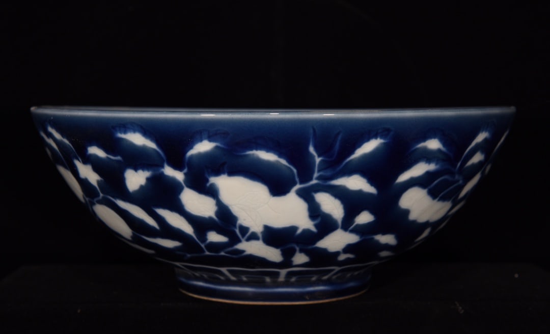 Chinese blue and white porcelain bowl Ming dynasty Xuande Mark & Period (1 of 9)