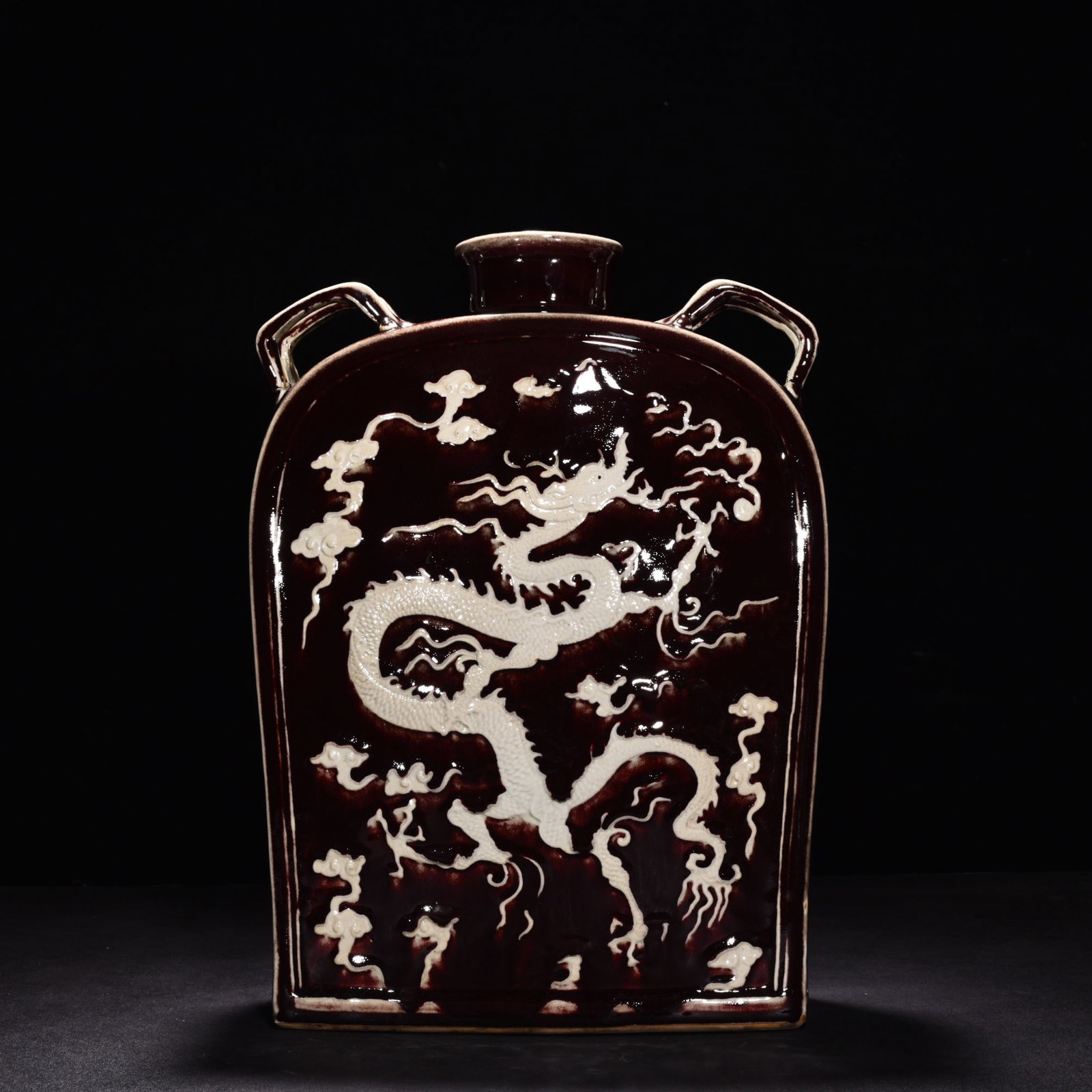 Chinese red and white porcelain bottle Yuan dynasty: Size: Height 40 cm - Width 30 cm Materials: Porcelain Time Period: Yuan dynasty Manufactured Date: 13th-c Period Object: Chinese Antique ⛨ Purchase With Confidence ✔ Verified Auctio