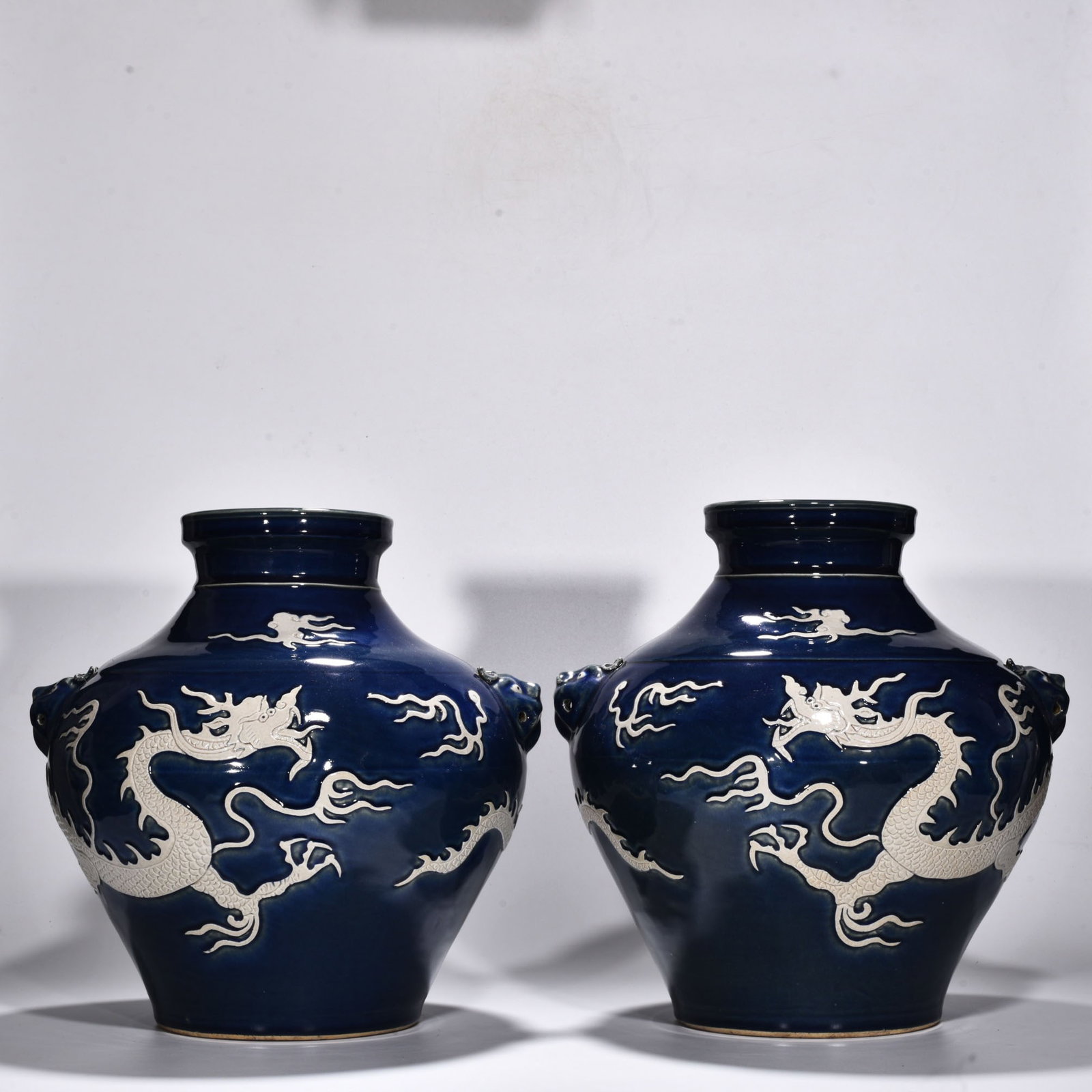 Chinese blue and white porcelain jar pair Yuan dynasty: Size: Height 36 cm - Width 36 cm Materials: Porcelain Time Period: Yuan dynasty Manufactured Date: 13th-c Period Object: Chinese Antique ⛨ Purchase With Confidence ✔ Verified Auctio