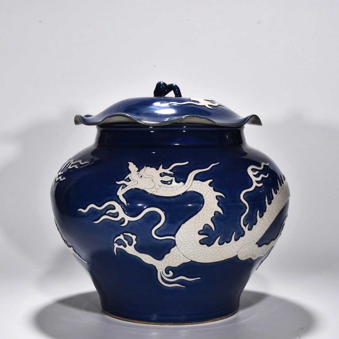 Chinese blue and white porcelain jar Yuan dynasty: Size: Height 33 cm - Width 31.5 cm Materials: Porcelain Time Period: Yuan dynasty Manufactured Date: 13th-c Period Object: Chinese Antique ⛨ Purchase With Confidence ✔ Verified Auct