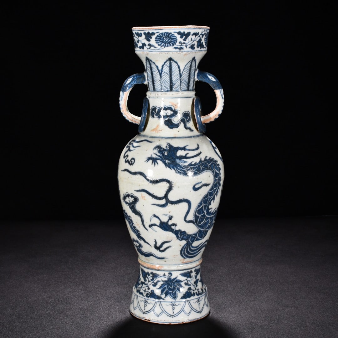 Chinese blue and white porcelain vase Yuan dynasty (1 of 9)