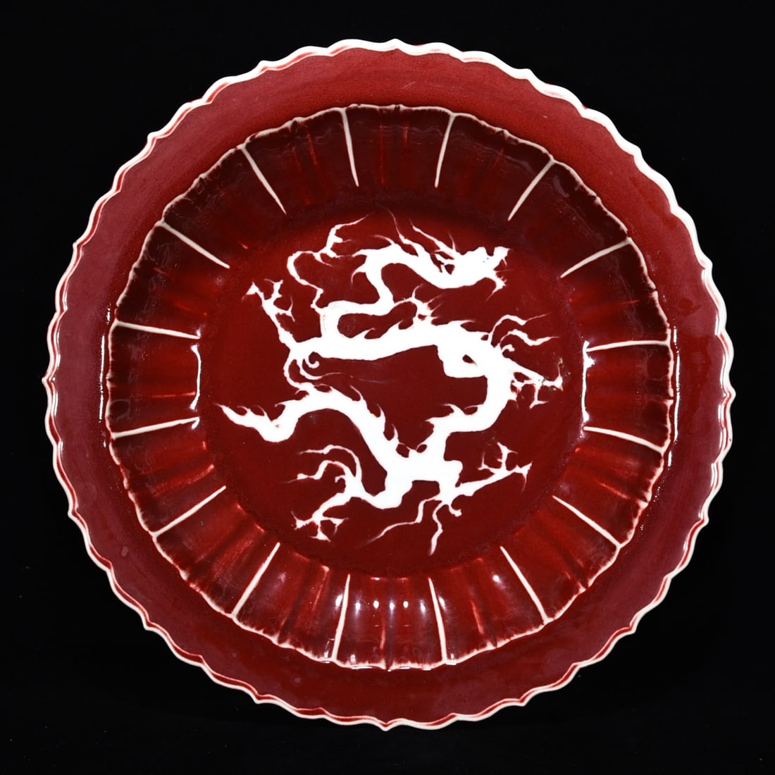 Yuan Dynasty sacrificial red gilt white dragon pattern melon prism plate: Size: Width 43 cm - Height 8.2 cm Materials: Porcelain Time Period: Yuan dynasty Manufactured Date: 13th-c Period Object: Chinese Antique ⛨ Purchase With Confidence ✔ Verified Aucti