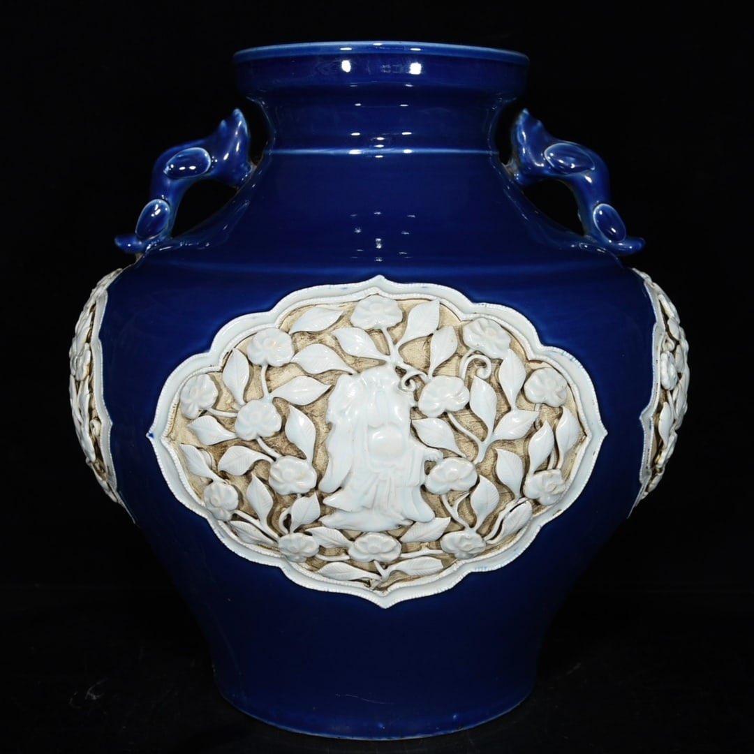 Yuan Dynasty sacrificial blue and white pinched flower amphorae: Size: Height 35.5 cm - Width 34 cm Materials: Porcelain Time Period: Yuan dynasty Manufactured Date: 13th-c Period Object: Chinese Antique ⛨ Purchase With Confidence✔ Verified
