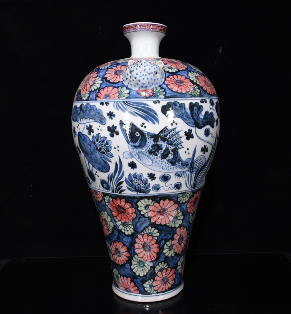 Yuan Dynasty blue and white multicolored fish and algae pattern animal head plum vase (1 of 9)