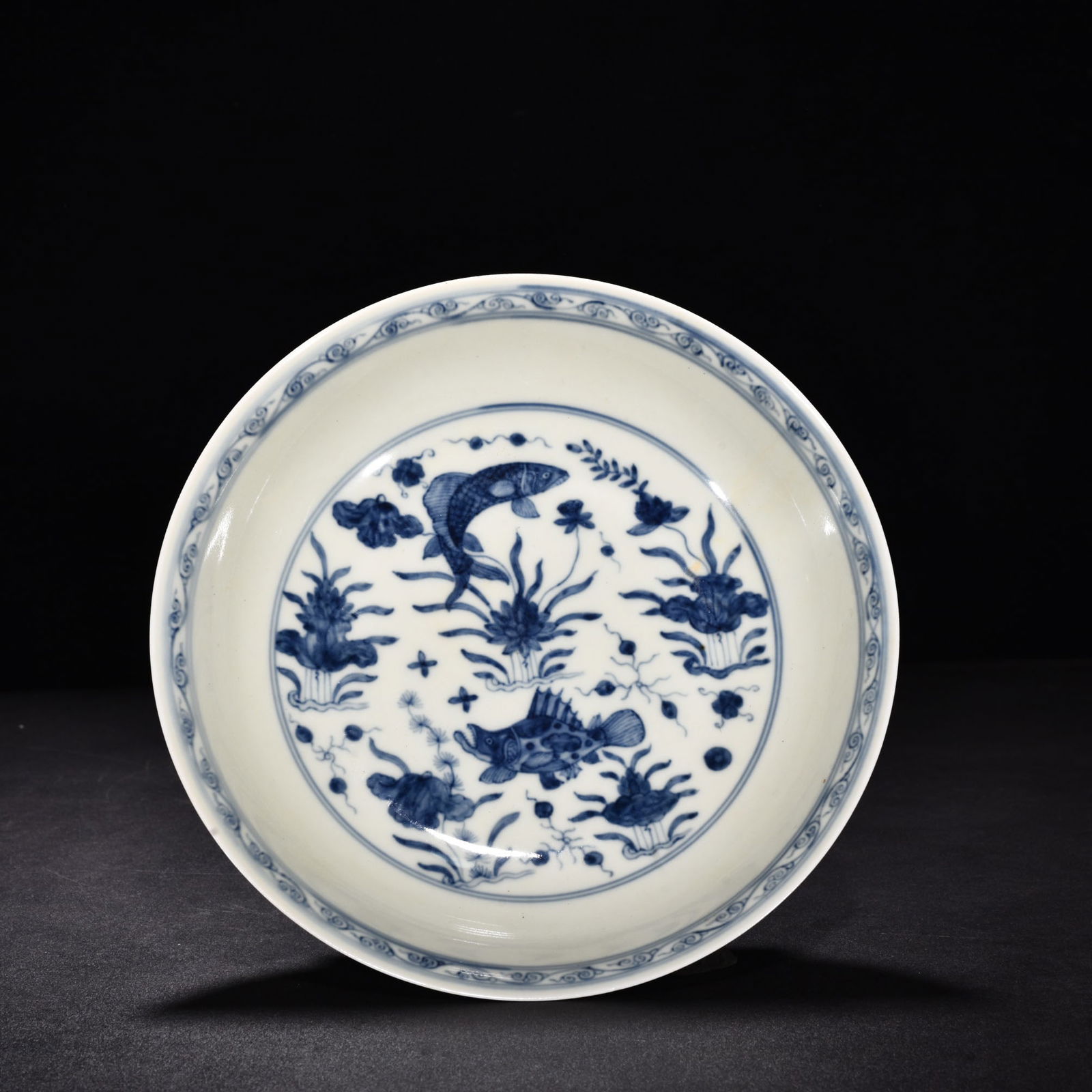 Ming Dynasty Chenghua blue and white fish and algae porcelain plate (1 of 9)