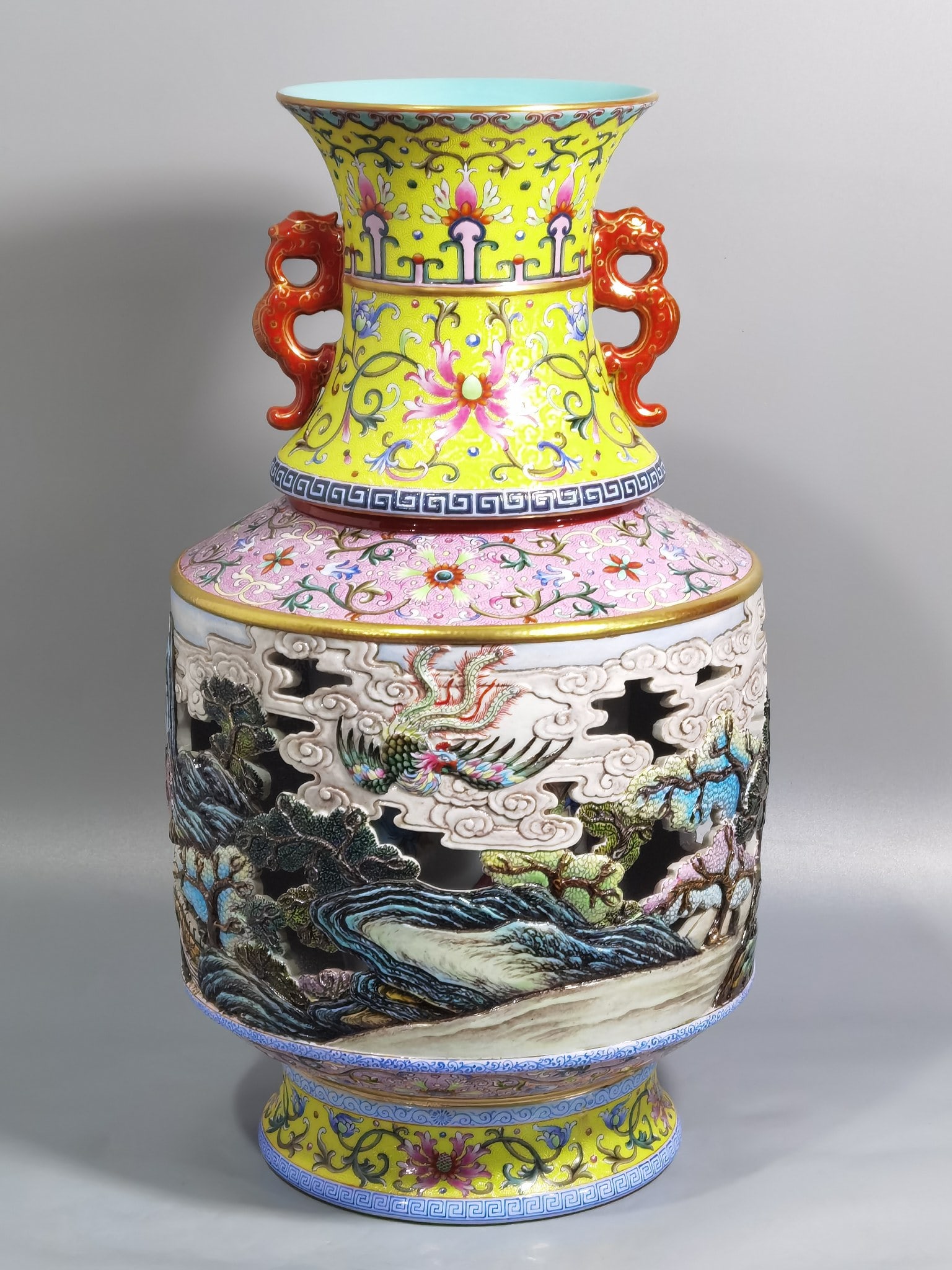 Chinese famille rose porcelain vase Qing dynasty Qianlong Mark & Period (1 of 9)