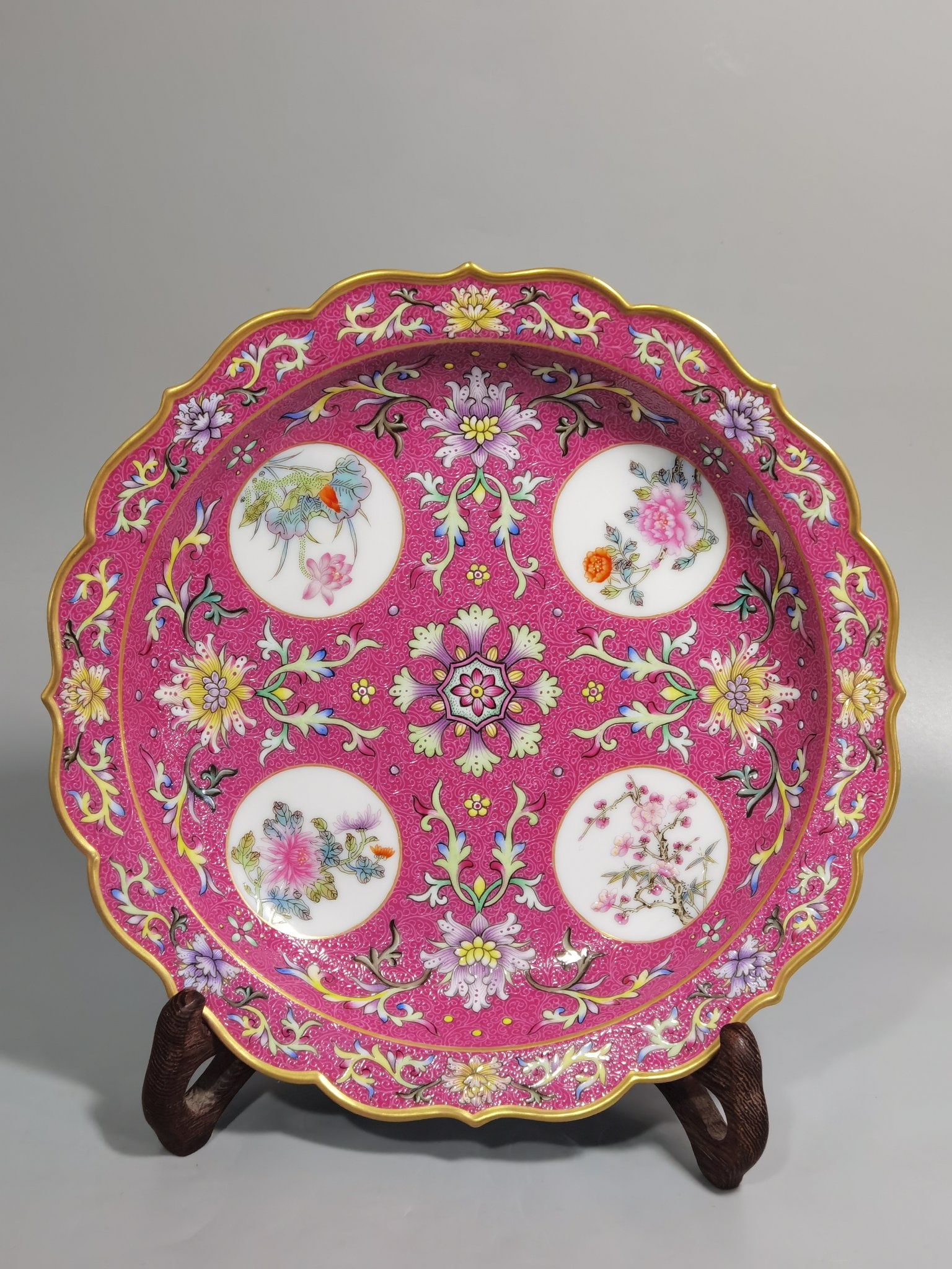Chinese famille rose porcelain plate Qing dynasty Qianlong Mark & Period (1 of 9)