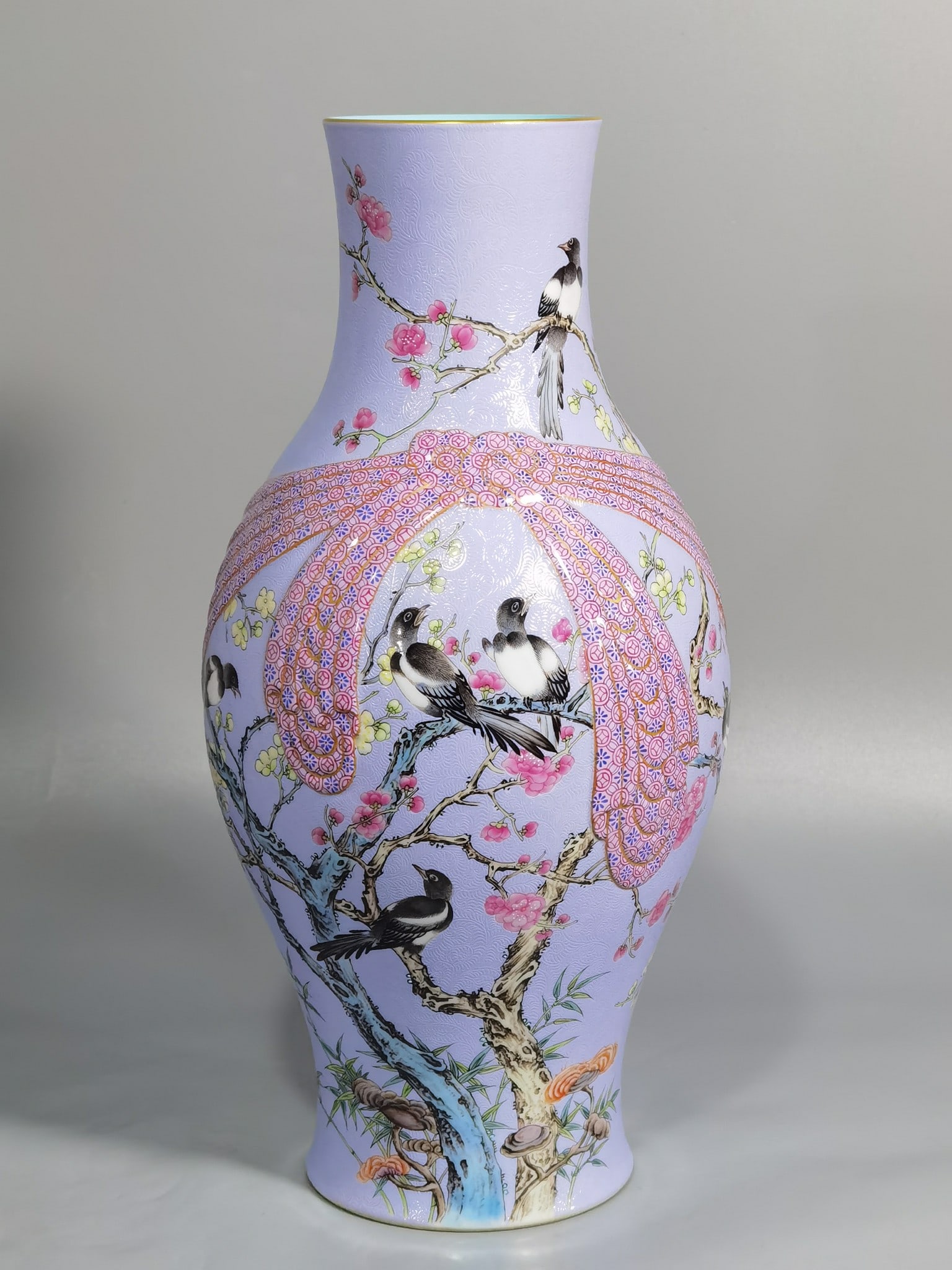 Chinese famille rose porcelain vase Qing dynasty Qianlong Mark & Period (1 of 8)