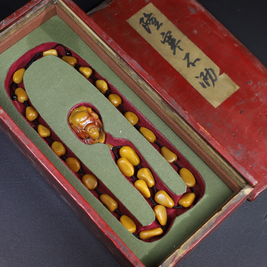 Chinese natural shoushan stone carved necklace Qing dynasty: Size Pendent: Height 5 cm - Width 3 cm Materials: Natural Shoushan stone Time Period: Qing dynasty Manufactured Date: Qianlong Period Object: Chinese Antique ⛨ Purchase With Confidence 