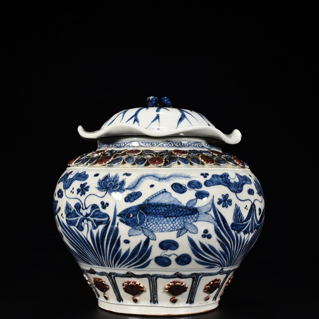 Chinese blue and white porcelain jar Yuan dynasty: Size: Height 25 cm - Width 25 cm Materials: Porcelain Time Period: Yuan dynasty Manufactured Date: 13th-c Period Object: Chinese Antique ⛨ Purchase With Confidence ✔ Verified Auctio