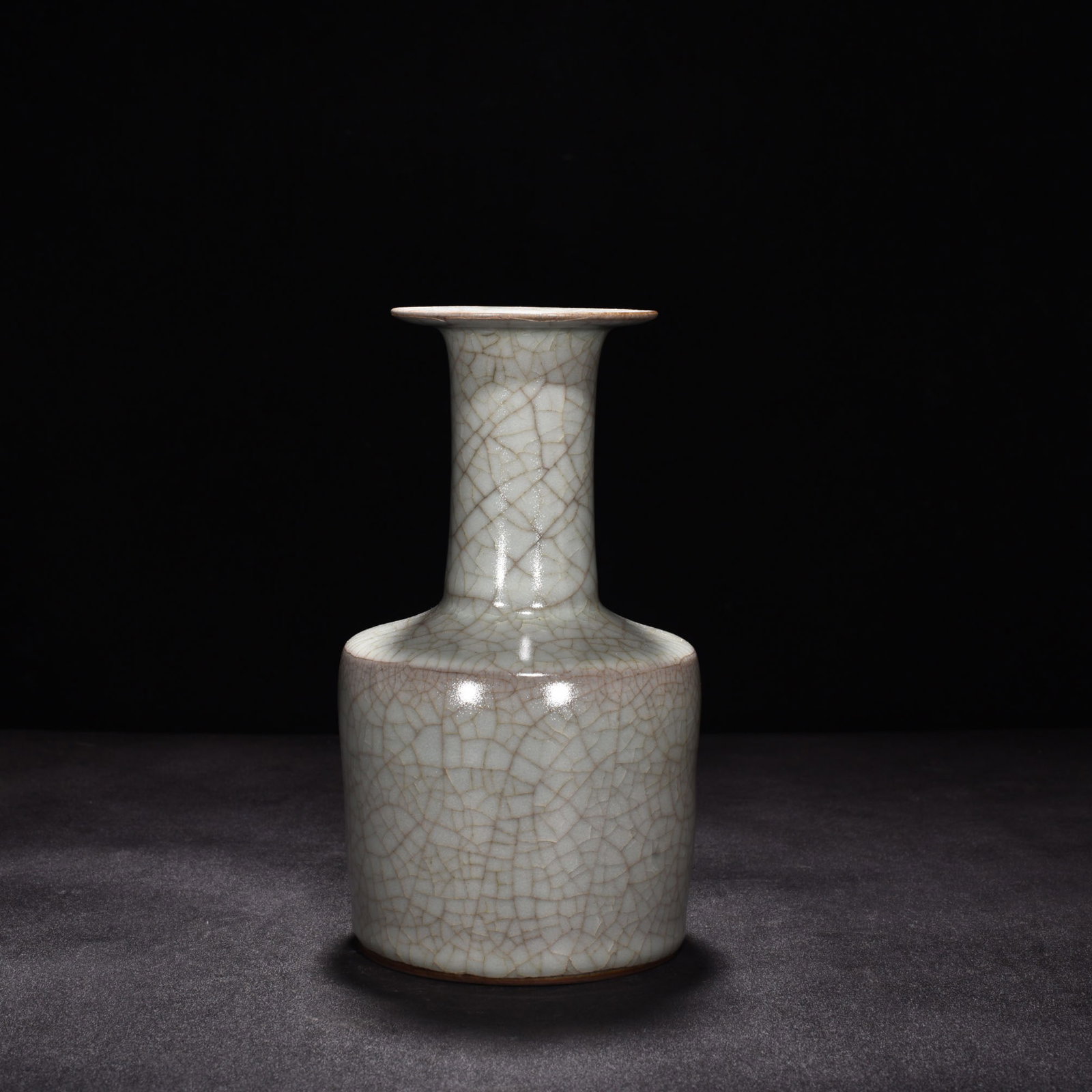 Song Dynasty official kiln moon white glaze dish bottle: Size: Height 20.5 cm - Width 11 cm Materials: Porcelain Time Period: Song dynasty Manufactured Date: 10th-c Object: Chinese Antique ⛨ Purchase With Confidence ✔ Verified Auction Hou