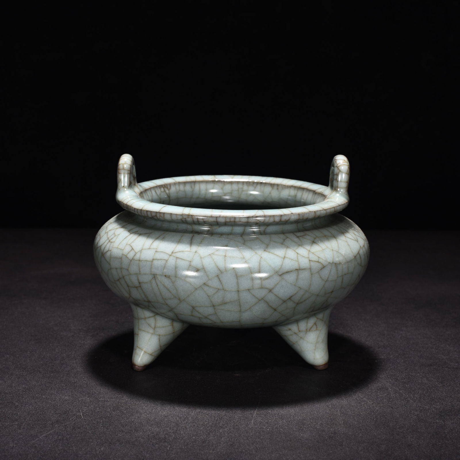 Song Dynasty official kiln celadon three-legged furnace (1 of 7)