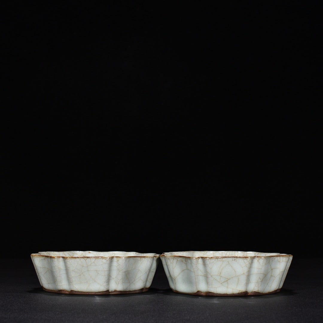 Song Dynasty official kiln celadon eight-way wash: Size: Width 12.3 cm - Height 3.2 cm Materials: Porcelain Time Period: Song dynasty Manufactured Date: 10th-c Period Object: Chinese Antique ⛨ Purchase With Confidence ✔ Verified Auc