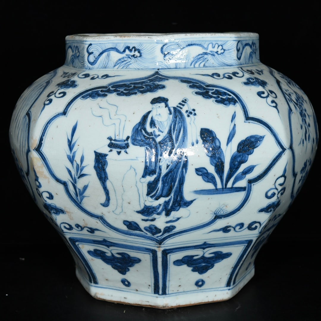 Chinese blue and white porcelain jar Yuan dynasty: Size: Height 28 cm - Width 33 cm Materials: Porcelain Time Period: Yuan dynasty Manufactured Date: 13th-c Period Object: Chinese Antique ⛨ Purchase With Confidence ✔ Verified Auctio