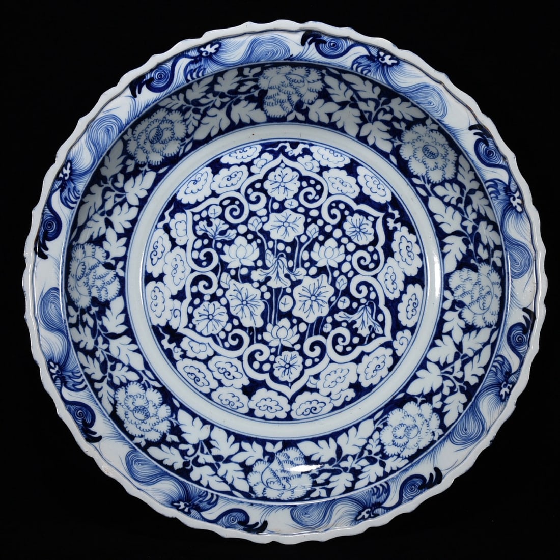Chinese blue and white porcelain plate Yuan dynasty (1 of 9)