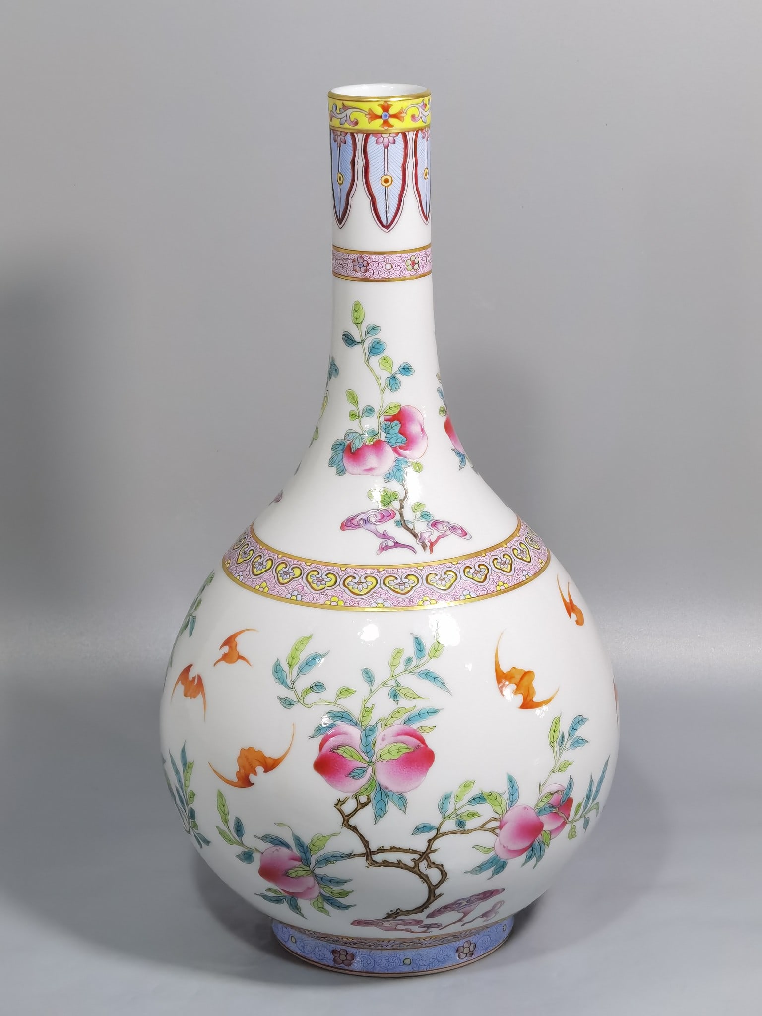 Chinese famille rose porcelain vase Qing dynasty Qianlong Mark & Period (1 of 8)