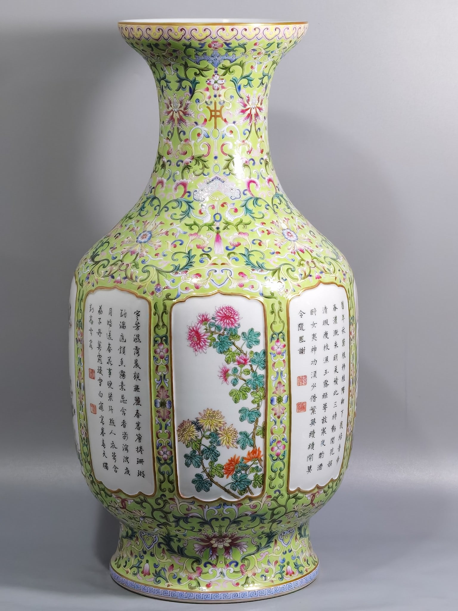 Chinese famille rose porcelain vase Qing dynasty Qianlong Mark & Period (1 of 8)