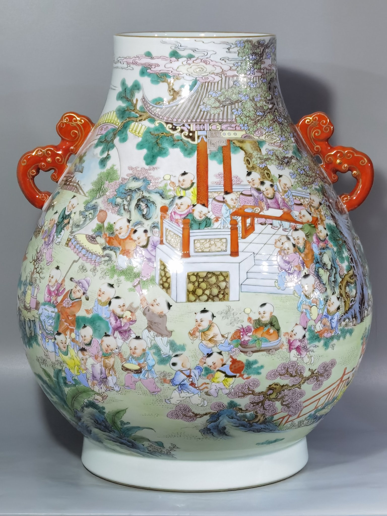 Qianlong period Qing Dynasty famille rose painting with hundreds of figures double-eared barrel vase (1 of 9)
