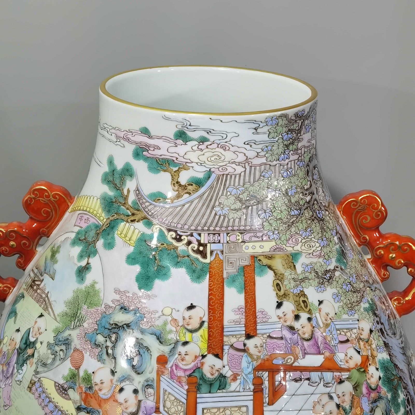 Qianlong period Qing Dynasty famille rose painting with hundreds of figures double-eared barrel vase - 5