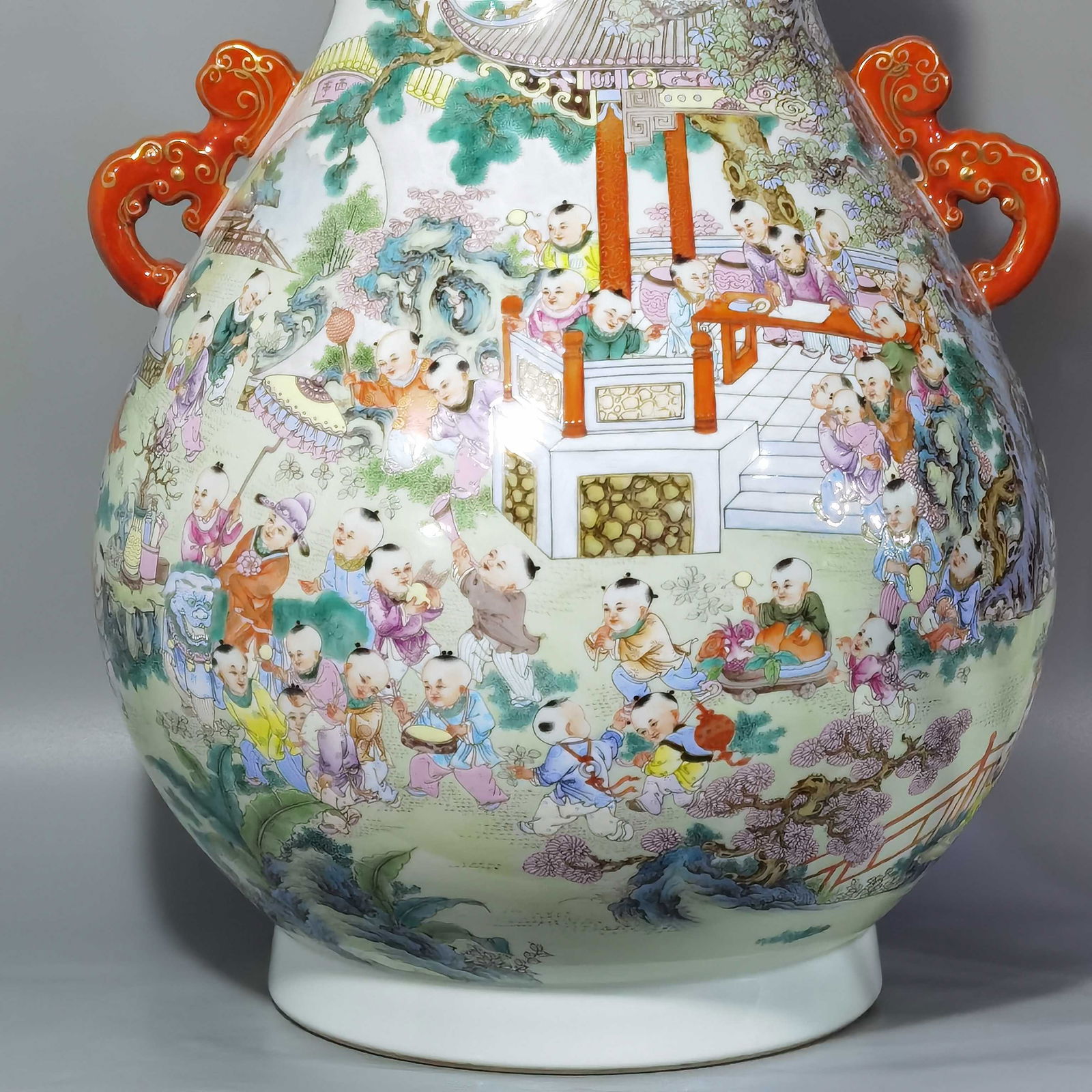 Qianlong period Qing Dynasty famille rose painting with hundreds of figures double-eared barrel vase - 6
