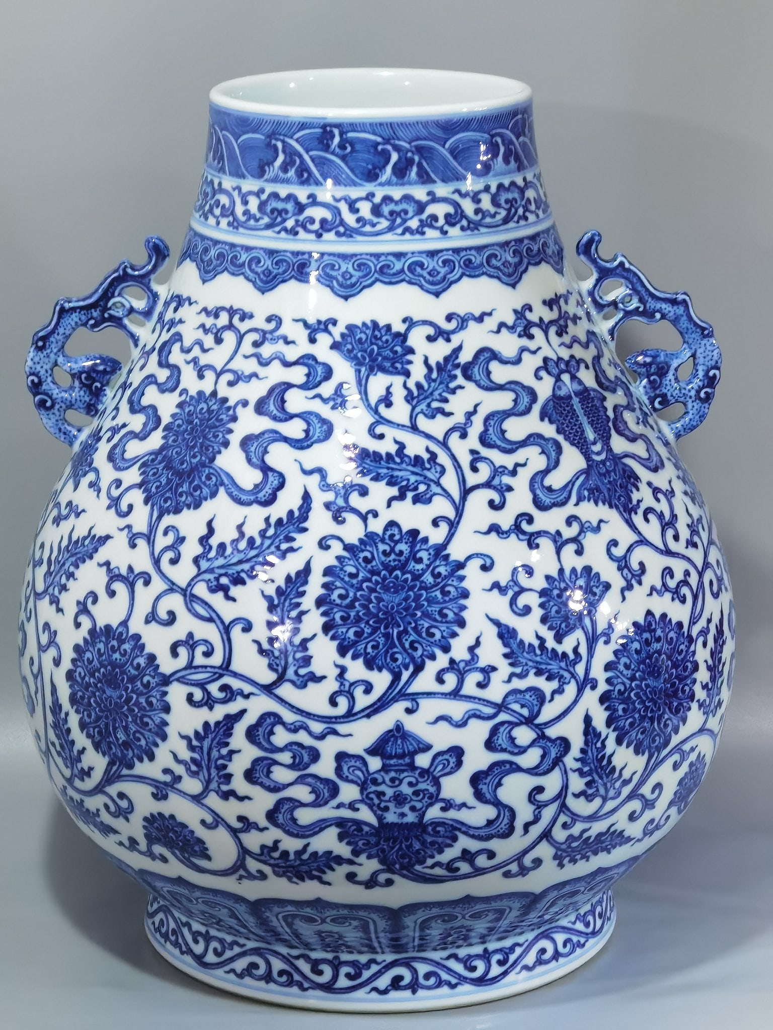 Qianlong period Qing Dynasty blue and white eight treasures lotus and lucky ears vase - 4